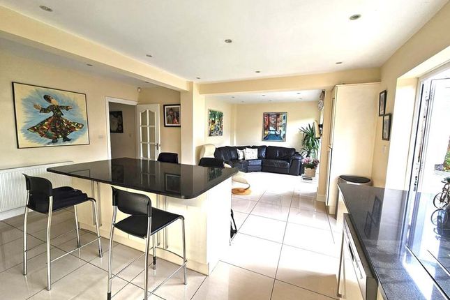 59, Francklyn Gardens, Edgware photo 3