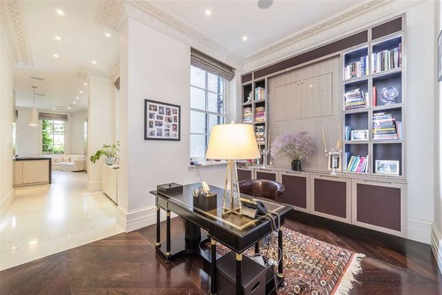 Flat for sale in Pont Street, London