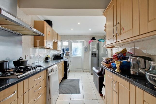 148, Randall Avenue, London photo 4