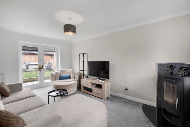 18 Kellington Court, Goole photo 3