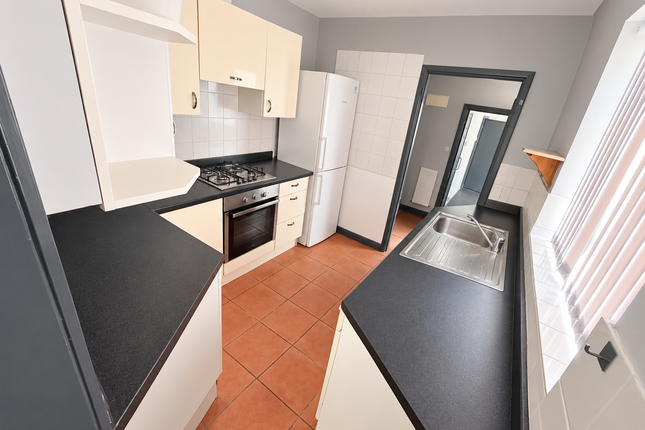 4-bed house on Queen Anne Street, Stoke-on-Trent, £433/mo