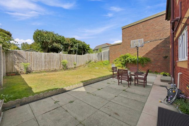 3 Parish Gardens, Rumney, South Glamorgan photo 2