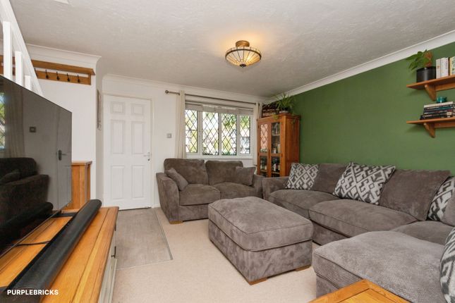 21, Drayhorse Drive, Bagshot photo 4