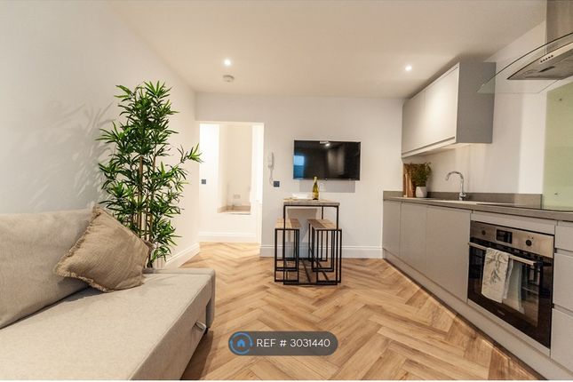 1-bed flat on Flat B, Lincoln Street, York, £995/mo