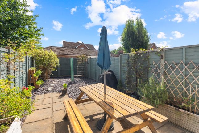 4, Morecambe Close, Stevenage photo 3