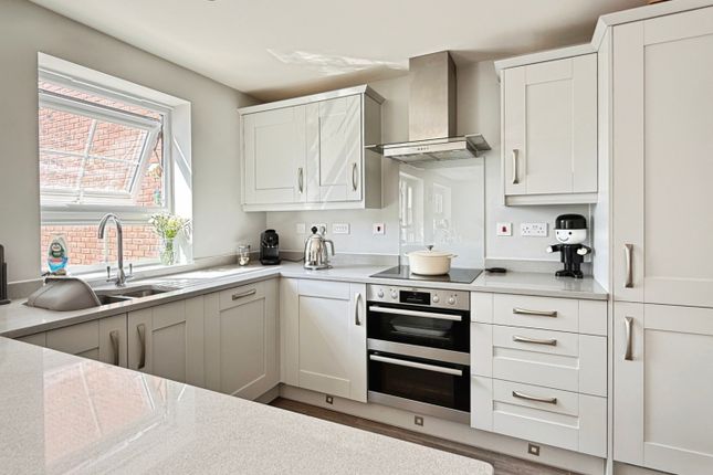 54, Great Oldbury Drive, Stonehouse photo 4