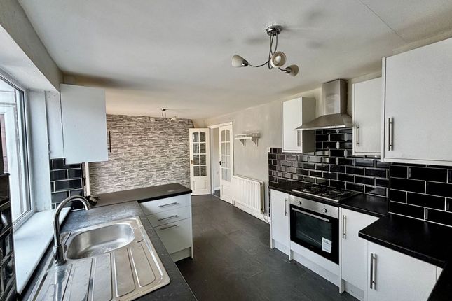 33 Springbank Close, Barnsley photo 2