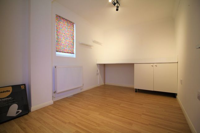 84, Crundale Way, Margate photo 5