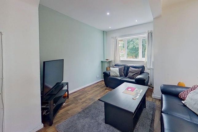 7 Derwentwater Grove, LEEDS photo 4