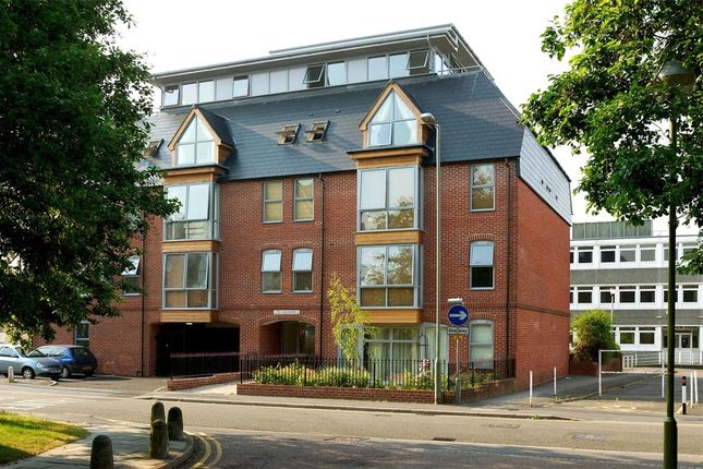 Thumbnail Flat to rent in West Street, Newbury