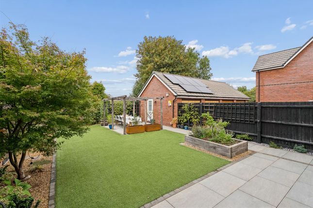 27, Damson Way, Buckinghamshire photo 4