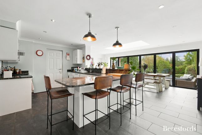 200, Hanging Hill Lane, Brentwood photo 2