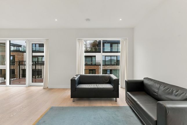 Flat 39, Savoy House, London photo 4