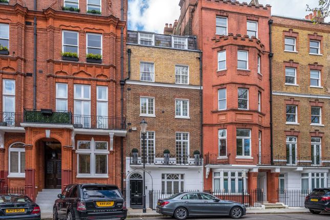 Thumbnail Town house for sale in Hans Place, London