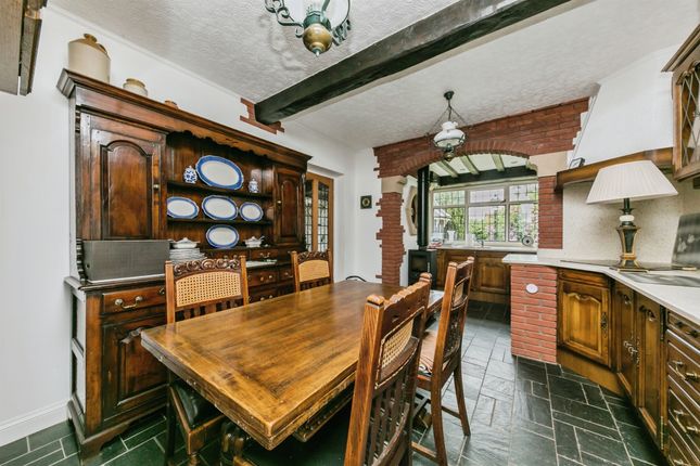 38, Holly Road, Uttoxeter photo 4