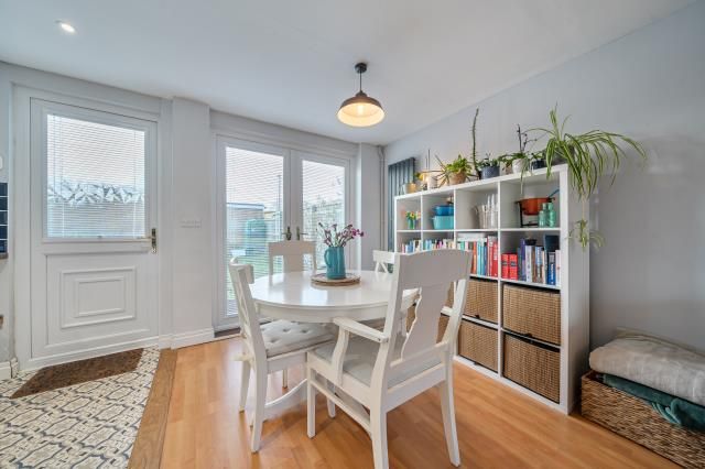 12, Lodden Avenue, Wallingford photo 4