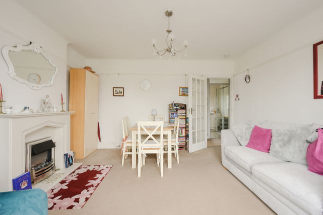 Flat 8, Worple Court, 34, Worple Road, London photo 2