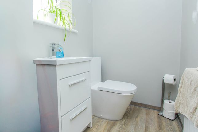 20, Mountfield Road, Wellingborough photo 3