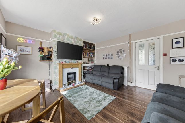 31, Cherry Road, Kettering photo 3