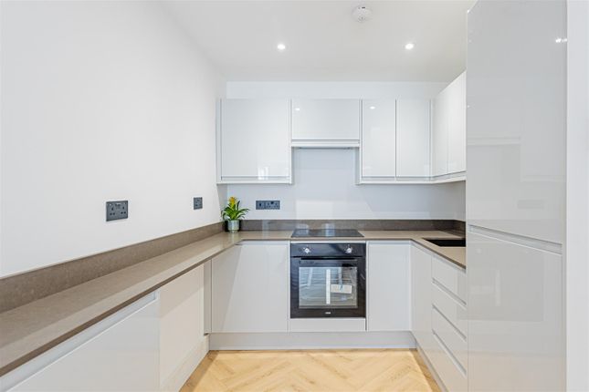 Flat for sale in Lancaster Road, London