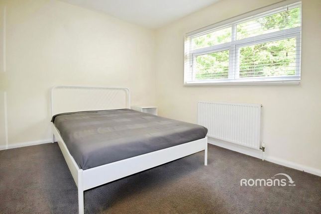 24, Buckingham Grove, Uxbridge photo 4
