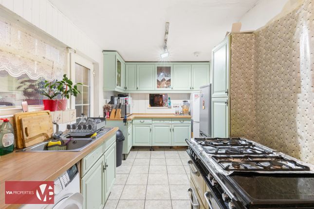 104, Ware Road, Hoddesdon photo 3