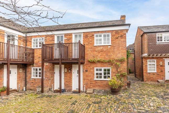 2-bed house on 24 The Courtyards, London Road, Aylesbury, £387,000