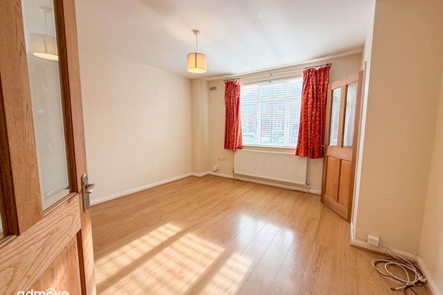 10 Lee Avenue, Altrincham photo 4