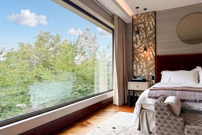 14 Blenheim House Crown Square, London photo 3