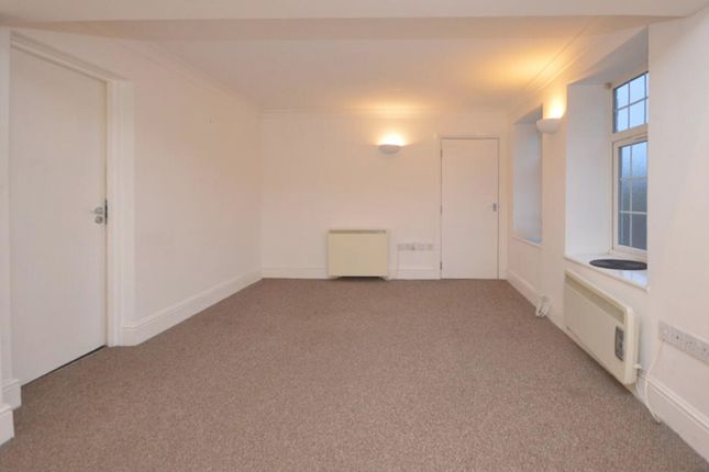 Flat 5, 21, Harborough Road, Rushden photo 2