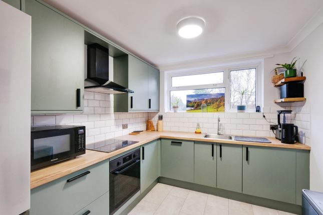 Flat 5 Lawnswood, 82, Surrey Road, Dorset photo 3