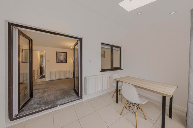 15 Valerian Way, Stoke-On-Trent photo 4