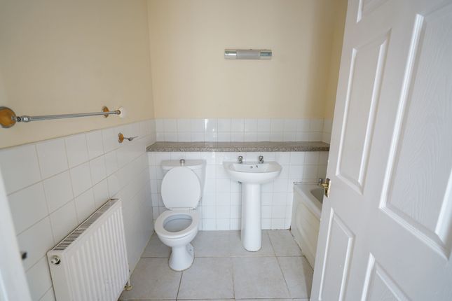 4 Rookwood Close, Grays photo 4