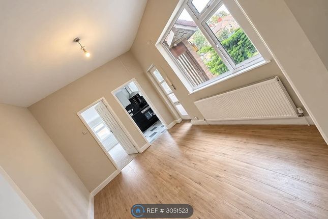 Flat, Sunny Bank, Hull photo 5