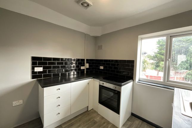 2 Tudor Road, Doncaster photo 2