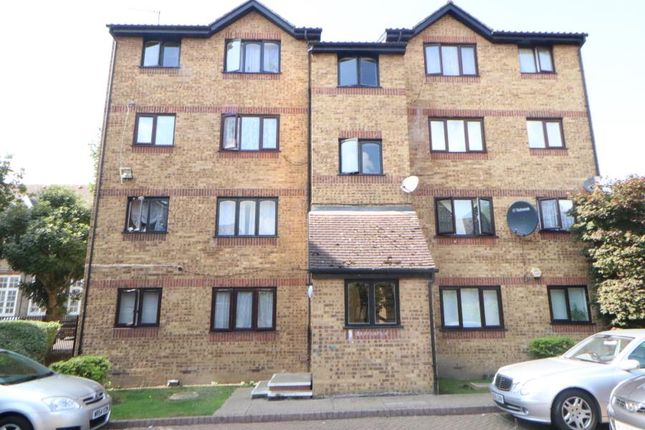 Studio to rent in Gartons Close, Enfield