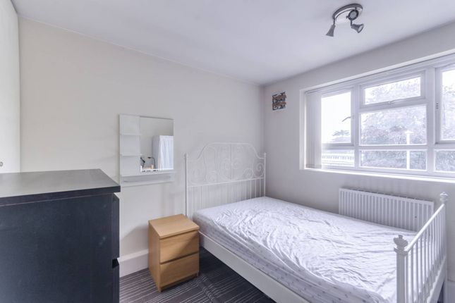 Thumbnail Flat to rent in West House Close, Southfields, London