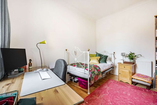 Flat for sale in Hainault Road, London