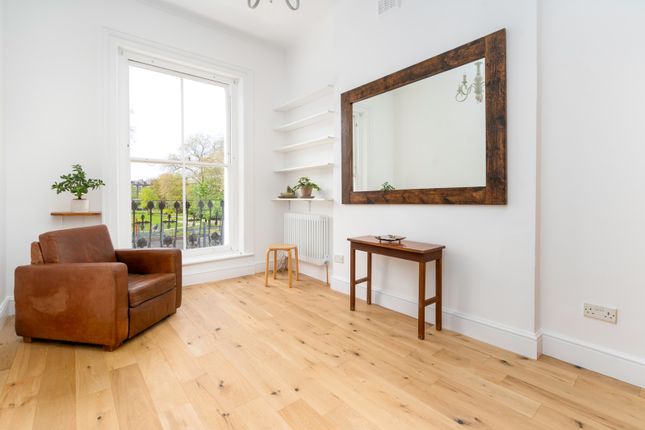 Flat to rent in Arundel Square, London