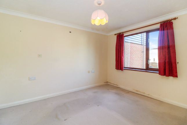 Flat for sale in Breakspear Court, The Crescent, Abbots Langley