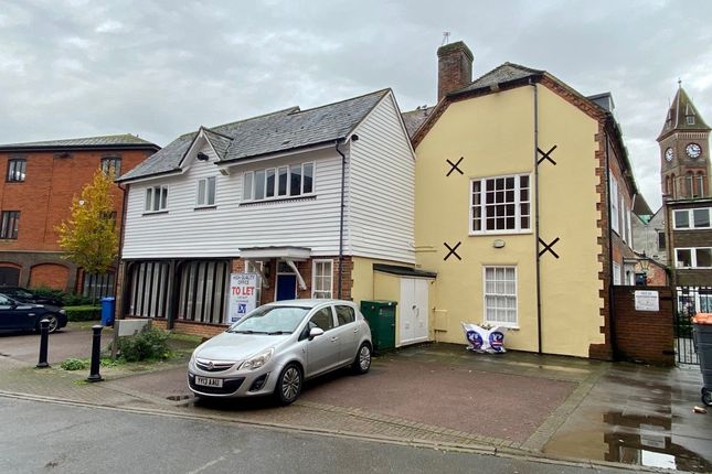 Land to let in The Rectory, Toomers Wharf, 1 Canal Walk, Newbury, Berkshire