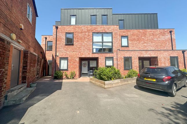 Apt A Gittins Apartments, Brook Street, Neston, Neston photo 3