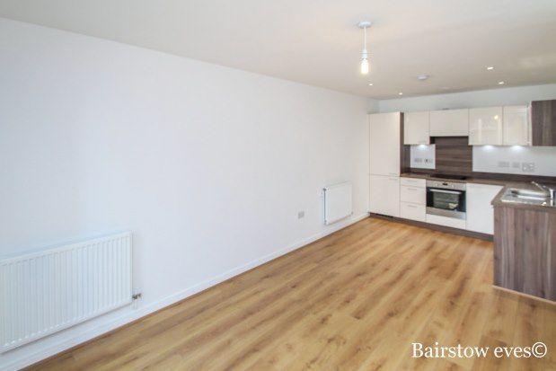 Flat to rent in 3 Cabot Close, Croydon