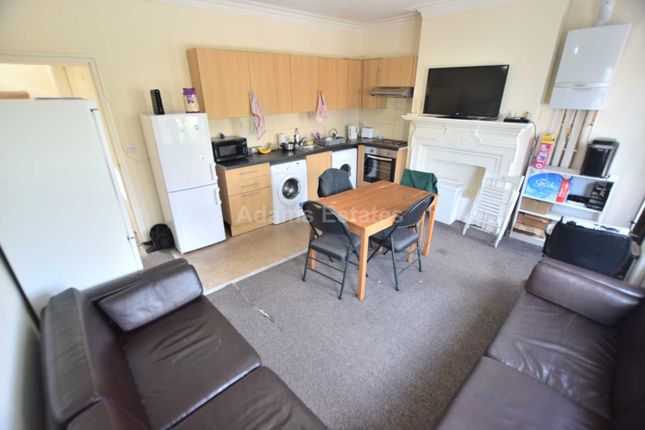 Flat to rent in Christchurch Road, Reading