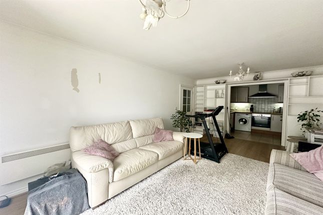 4, Petworth Court, Brooker's Road, Billingshurst photo 2