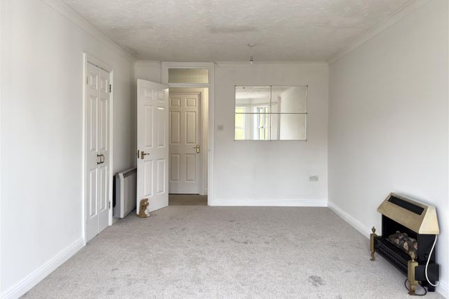 53 Alexandra Court, The Esplanade, Penarth photo 3