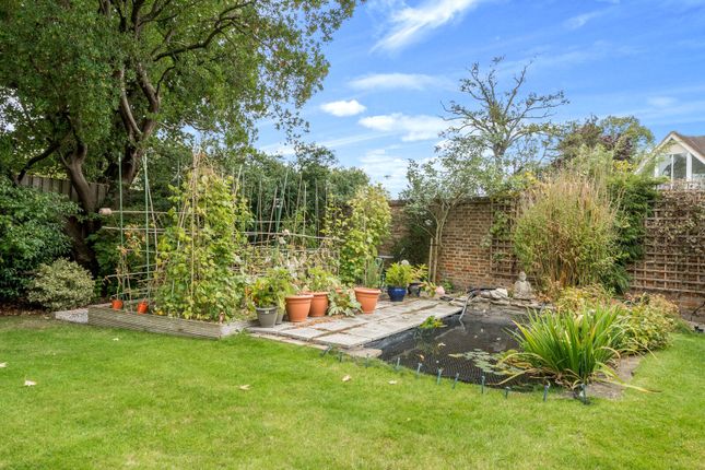 2, Carrick Gate, Esher photo 3