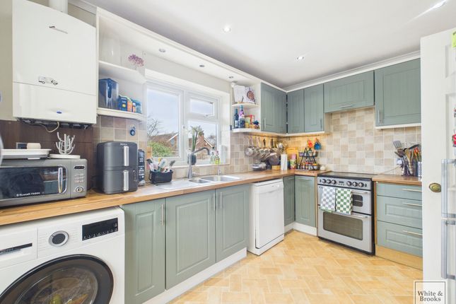 7 Hughes Close, Bognor Regis photo 3
