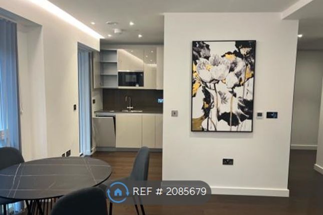 Flat to rent in Montrose Building, London