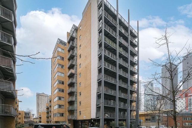 Thumbnail Flat for sale in Gainsborough House, Canary Wharf